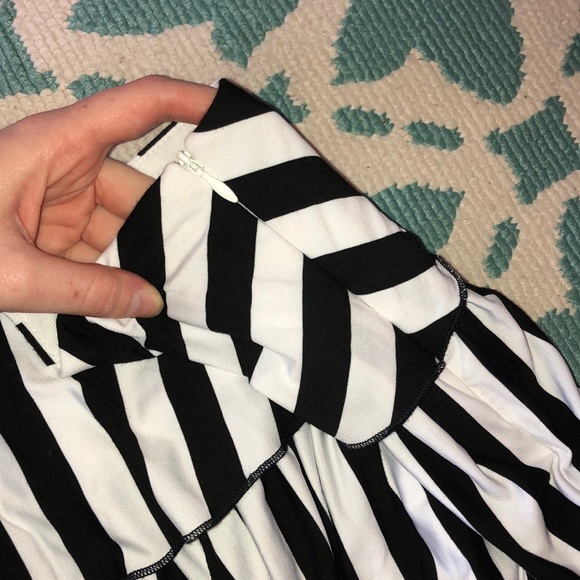 💵SOLD💵 Dainty Jewells Striped Ruffle Skirt - Picture 4 of 6
